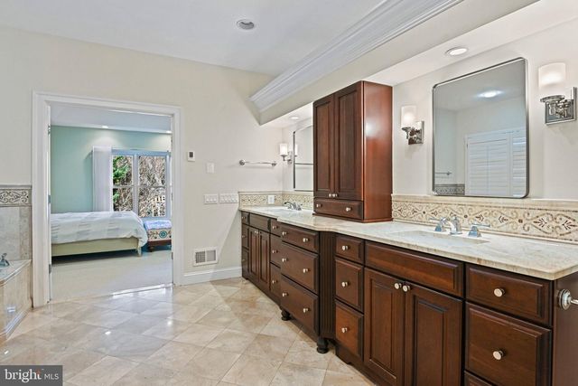 1411 WOODHURST BLVD, Mclean, VA 22102