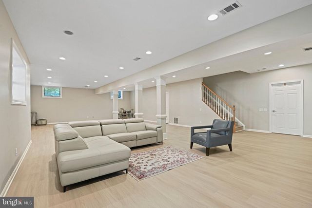 1411 WOODHURST BLVD, Mclean, VA 22102