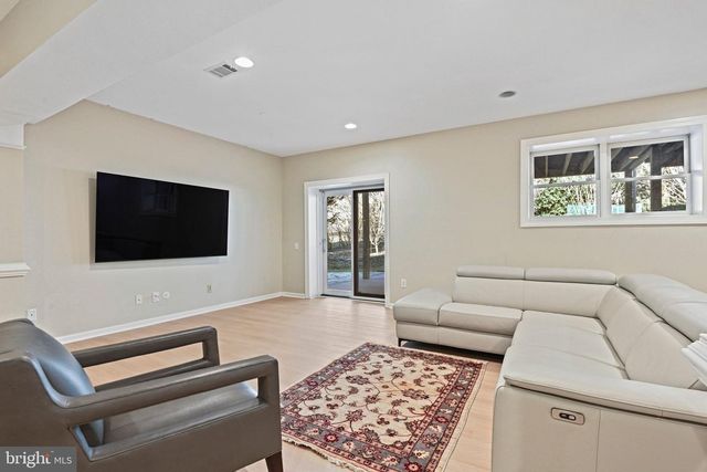 1411 WOODHURST BLVD, Mclean, VA 22102