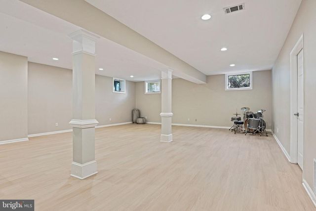 1411 WOODHURST BLVD, Mclean, VA 22102