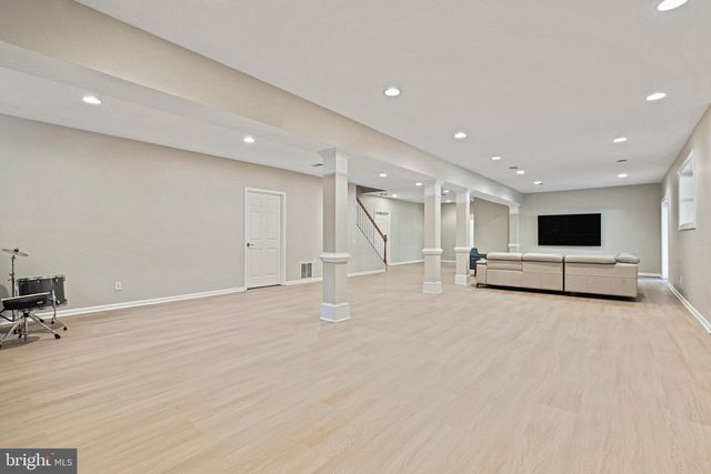 1411 WOODHURST BLVD, Mclean, VA 22102