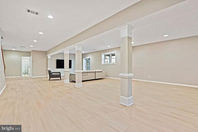 1411 WOODHURST BLVD, Mclean, VA 22102