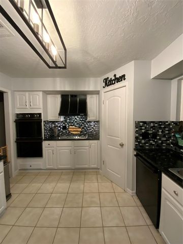 15226 Stradbrook Drive, Houston, TX 77062
