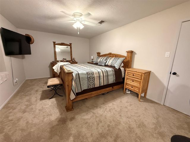 15226 Stradbrook Drive, Houston, TX 77062