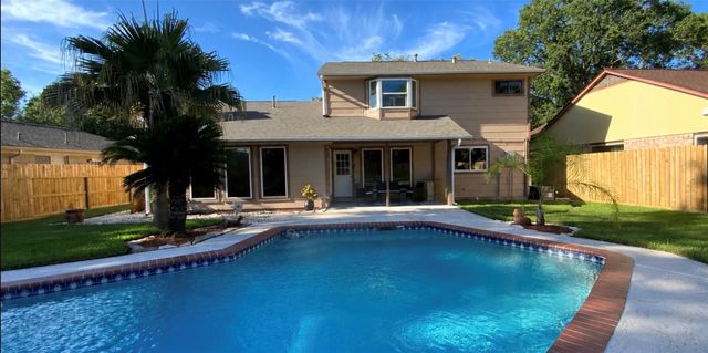 15226 Stradbrook Drive, Houston, TX 77062