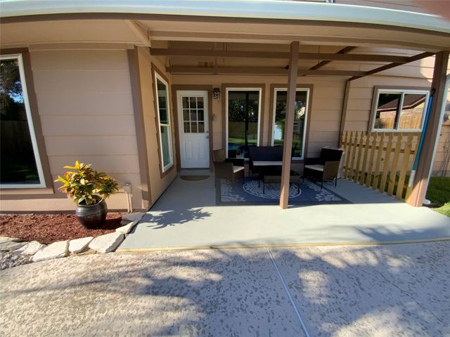 15226 Stradbrook Drive, Houston, TX 77062