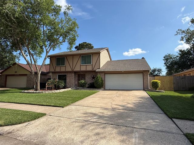 15226 Stradbrook Drive, Houston, TX 77062