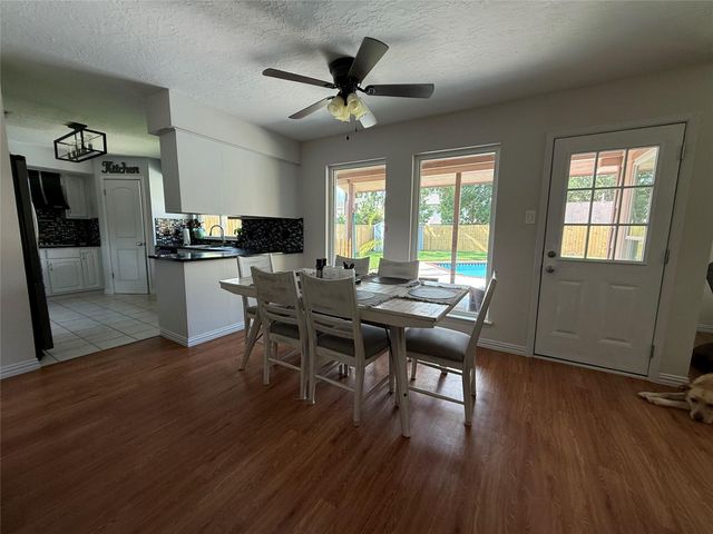 15226 Stradbrook Drive, Houston, TX 77062