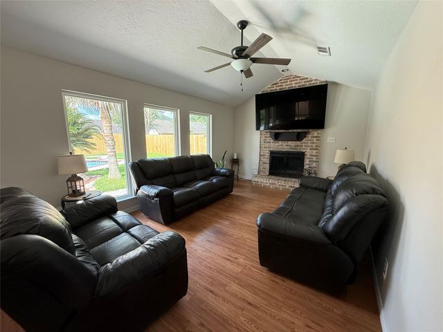 15226 Stradbrook Drive, Houston, TX 77062