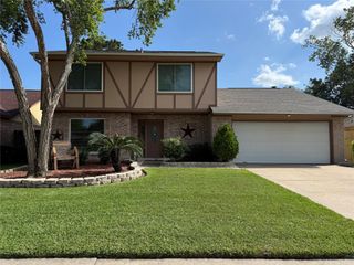 15226 Stradbrook Drive, Houston, TX 77062