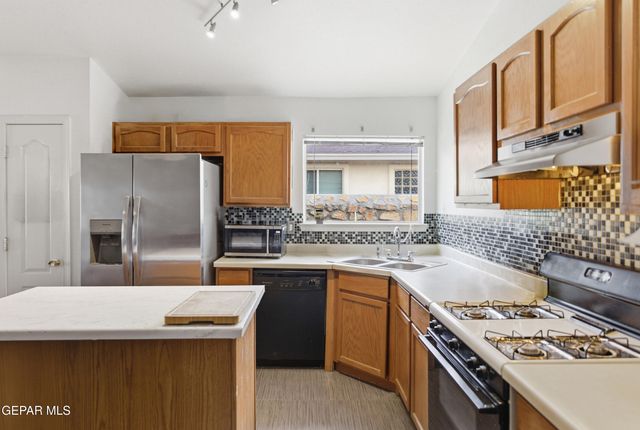305 De Stefano Lane, Horizon City, TX 79928
