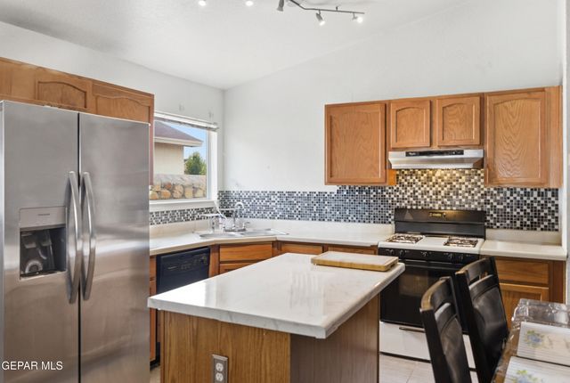 305 De Stefano Lane, Horizon City, TX 79928