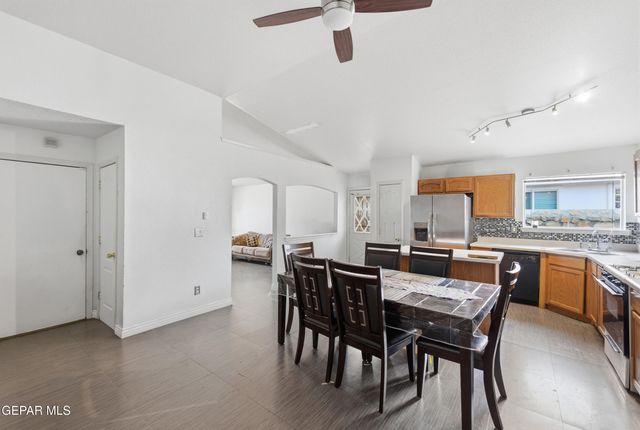 305 De Stefano Lane, Horizon City, TX 79928