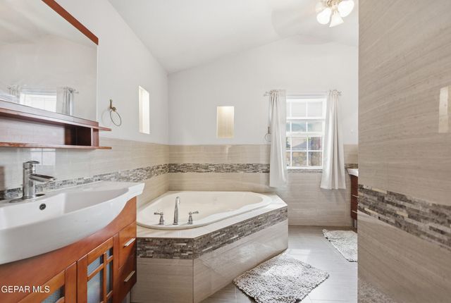 305 De Stefano Lane, Horizon City, TX 79928