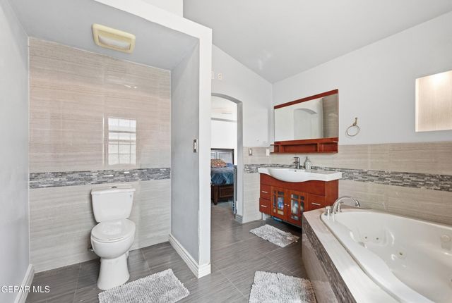 305 De Stefano Lane, Horizon City, TX 79928