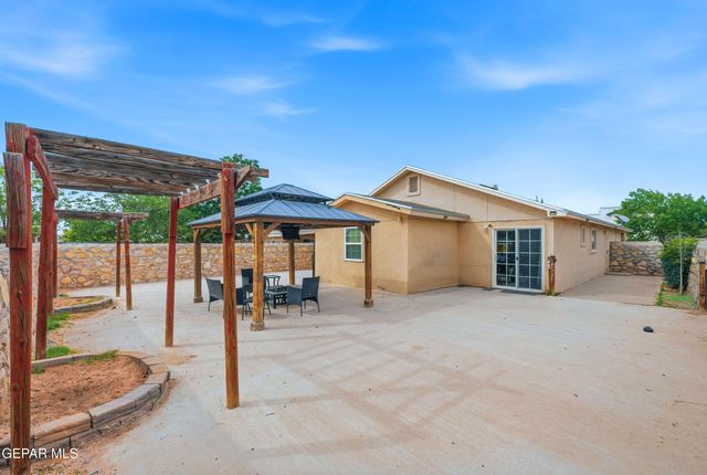 305 De Stefano Lane, Horizon City, TX 79928