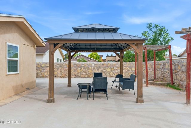305 De Stefano Lane, Horizon City, TX 79928