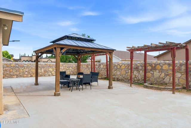 305 De Stefano Lane, Horizon City, TX 79928