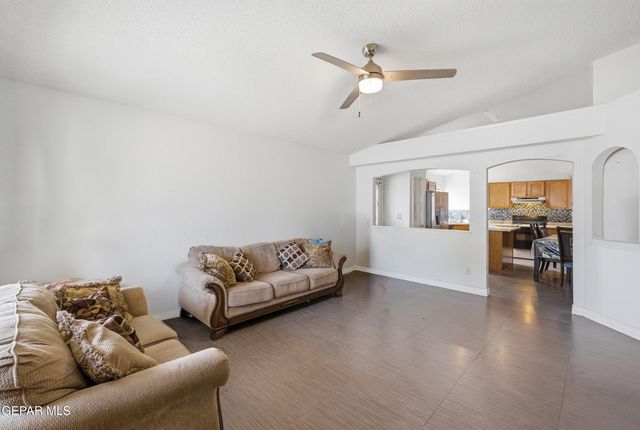 305 De Stefano Lane, Horizon City, TX 79928