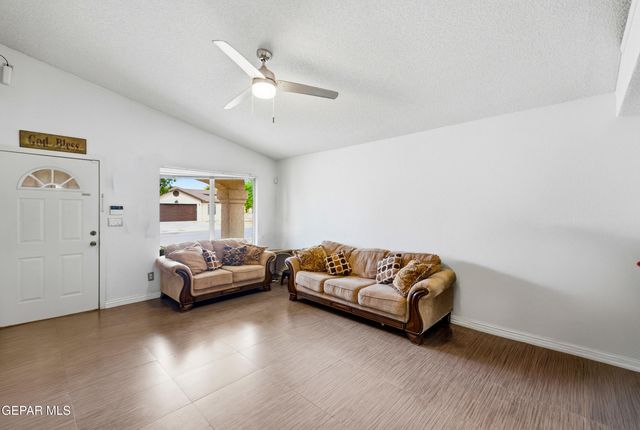 305 De Stefano Lane, Horizon City, TX 79928