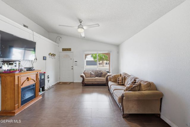 305 De Stefano Lane, Horizon City, TX 79928