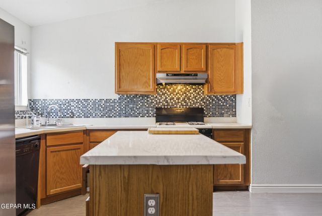 305 De Stefano Lane, Horizon City, TX 79928