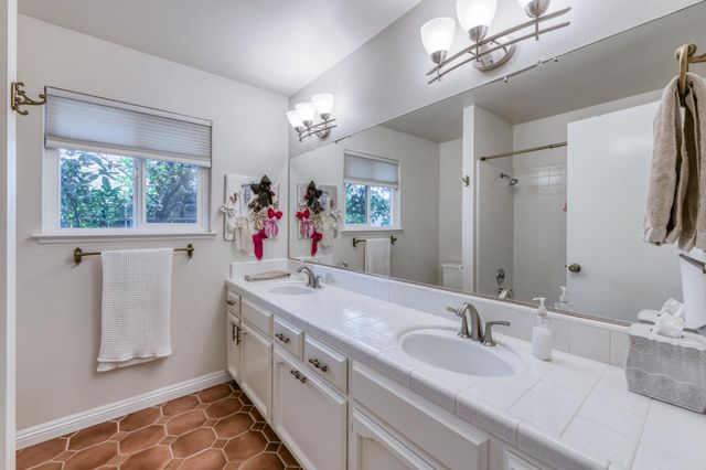 5429 N Pleasant, Fresno, CA 93711