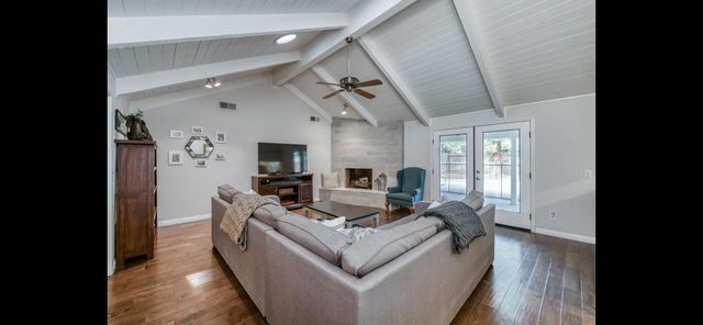 5429 N Pleasant, Fresno, CA 93711