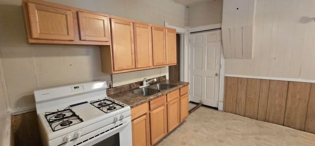 2744 8th Street, Muskegon Heights, MI 49444