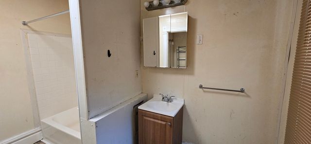 2744 8th Street, Muskegon Heights, MI 49444