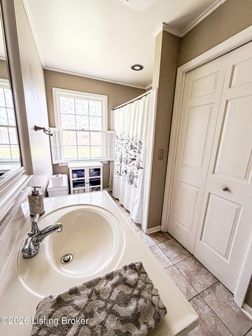 104 Reservoir Rd, Frankfort, KY 40601