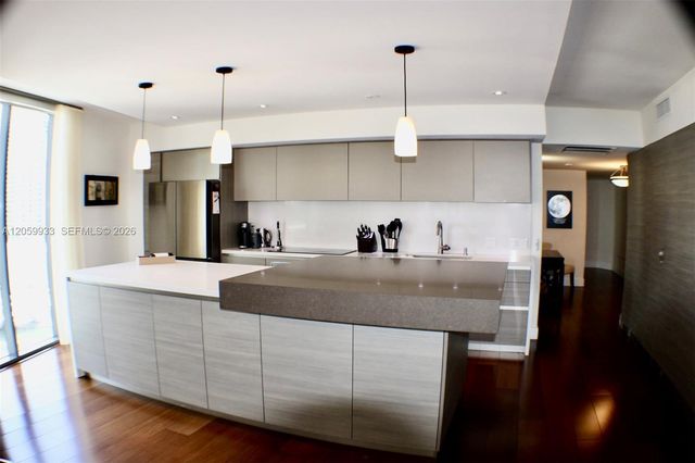 31 SE 6th Street 1801, Miami, FL 33131