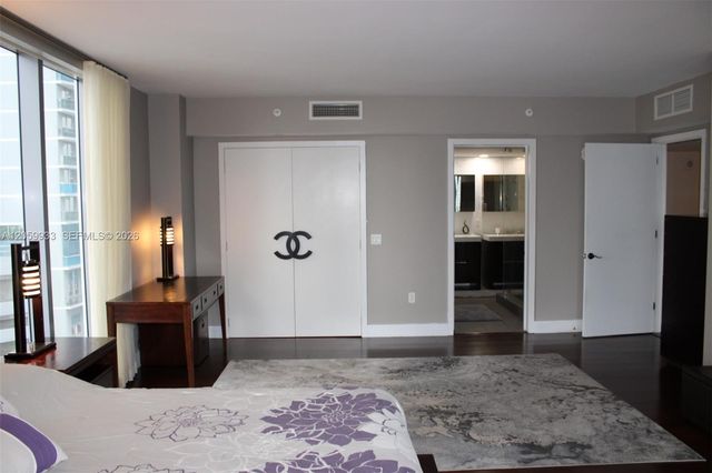 31 SE 6th Street 1801, Miami, FL 33131