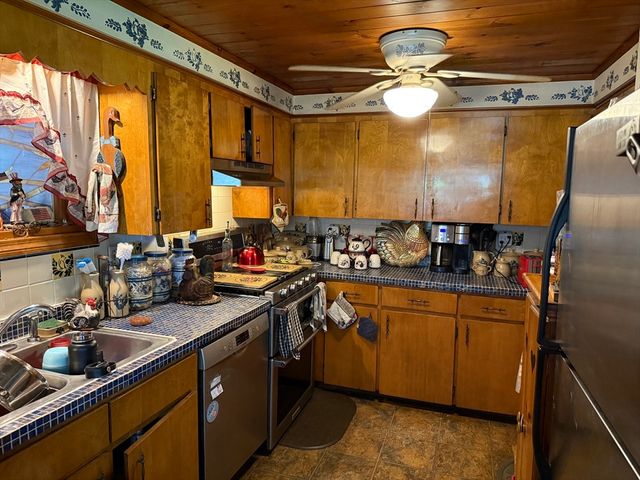 19 Greenville St, Spencer, MA 01562