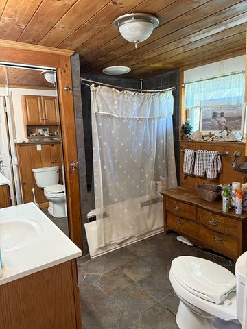 19 Greenville St, Spencer, MA 01562