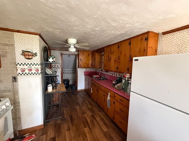 19 Greenville St, Spencer, MA 01562
