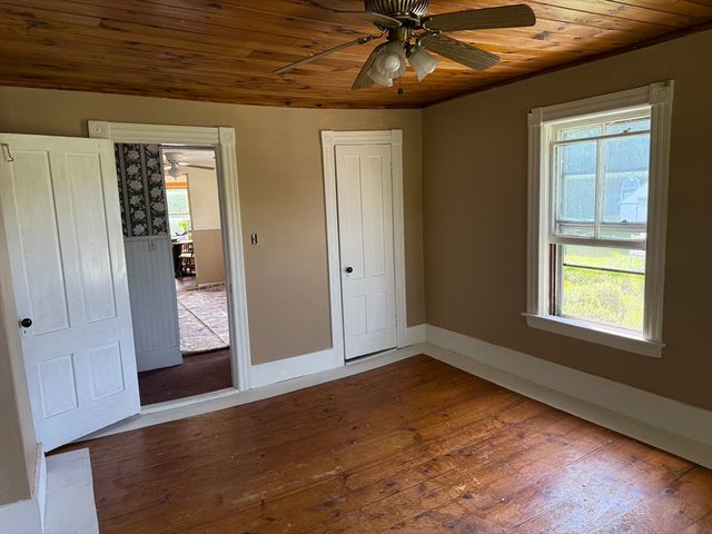 19 Greenville St, Spencer, MA 01562