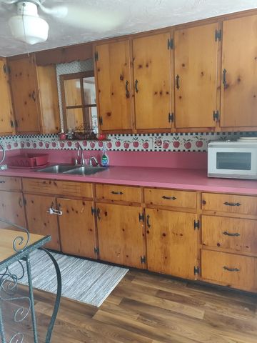 19 Greenville St, Spencer, MA 01562