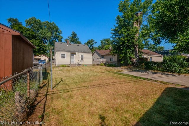 23100 Hoover Avenue, Hazel Park, MI 48030