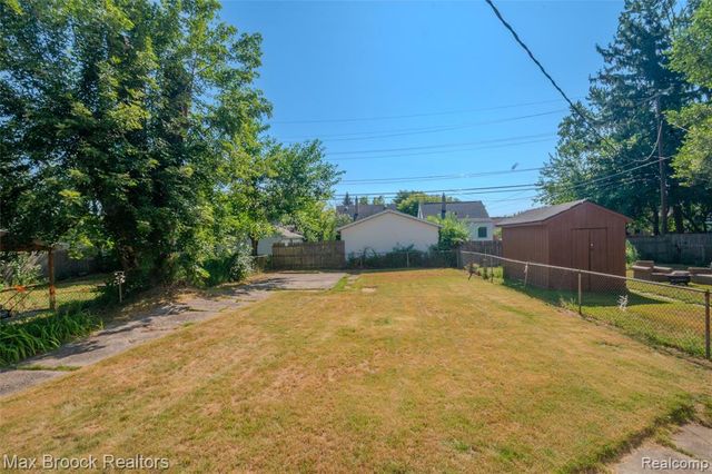 23100 Hoover Avenue, Hazel Park, MI 48030
