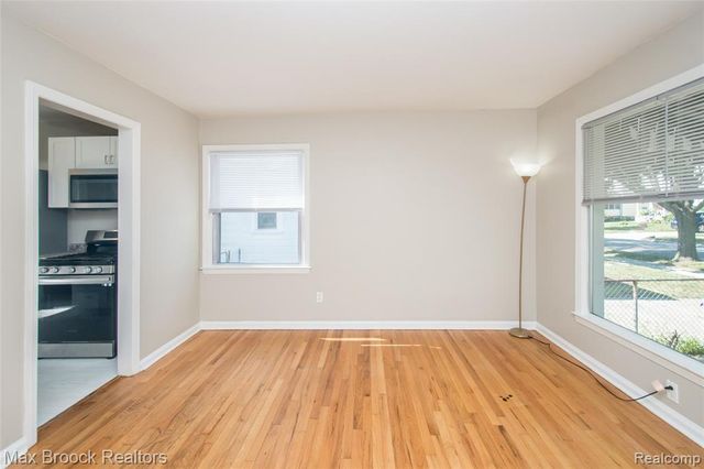 23100 Hoover Avenue, Hazel Park, MI 48030