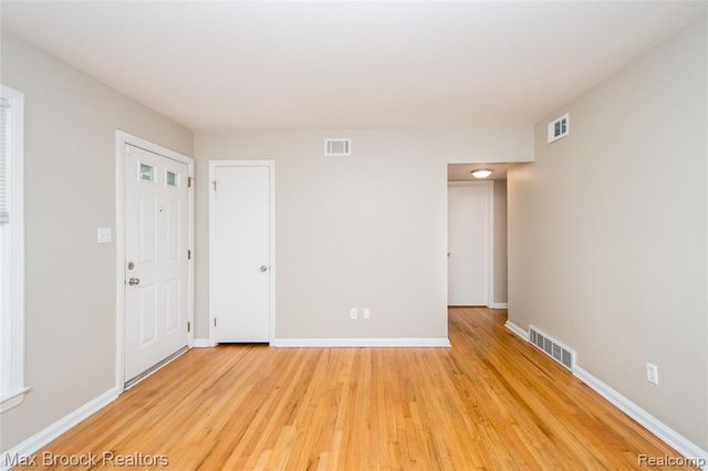 23100 Hoover Avenue, Hazel Park, MI 48030