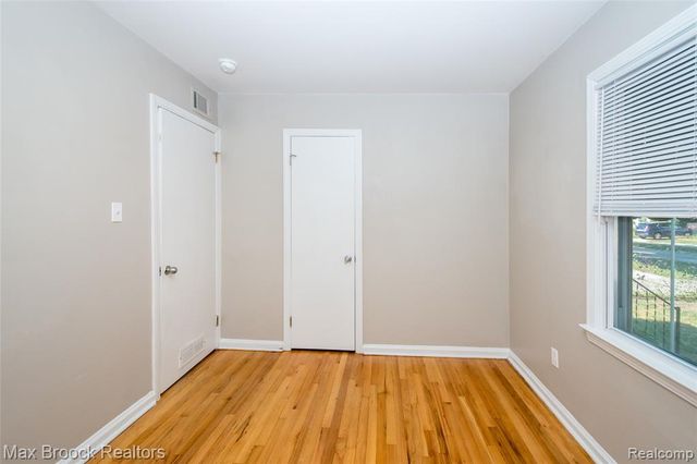23100 Hoover Avenue, Hazel Park, MI 48030