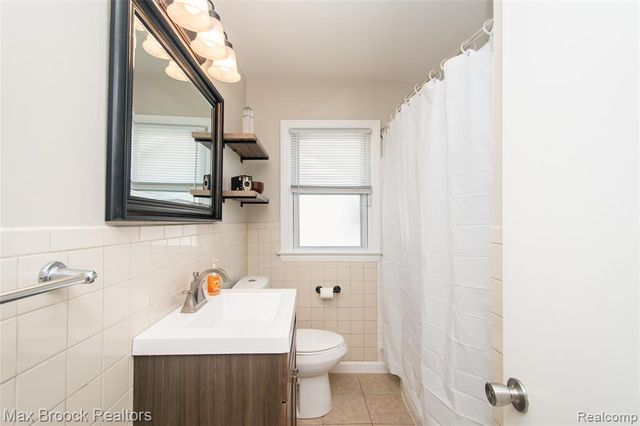 23100 Hoover Avenue, Hazel Park, MI 48030