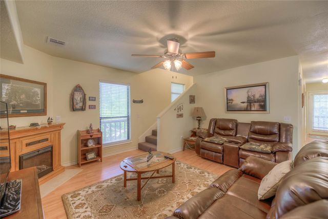 445 Knollwood Creek, Onalaska, TX 77360