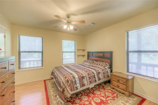 445 Knollwood Creek, Onalaska, TX 77360