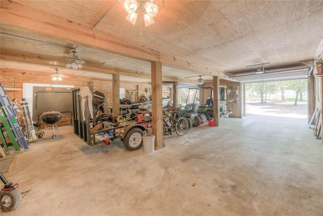 445 Knollwood Creek, Onalaska, TX 77360