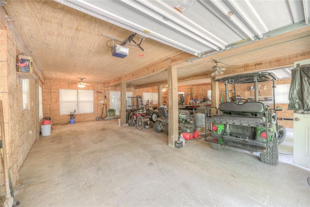 445 Knollwood Creek, Onalaska, TX 77360