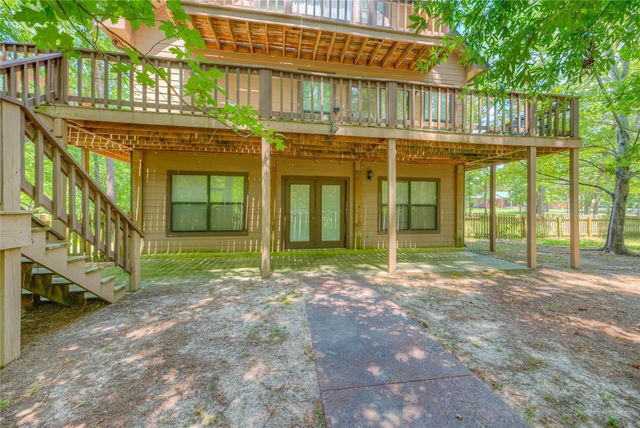 445 Knollwood Creek, Onalaska, TX 77360