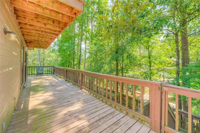 445 Knollwood Creek, Onalaska, TX 77360